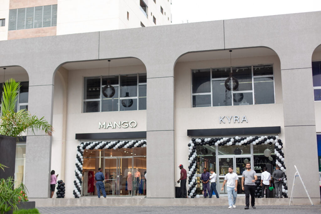 One year for Mango and Kyra in Congo Brazza